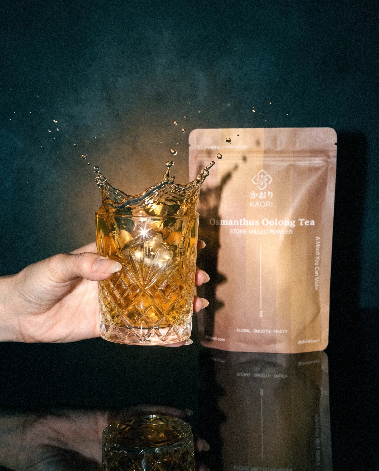 Osmanthus Oolong, splashing in a crystal tumbler